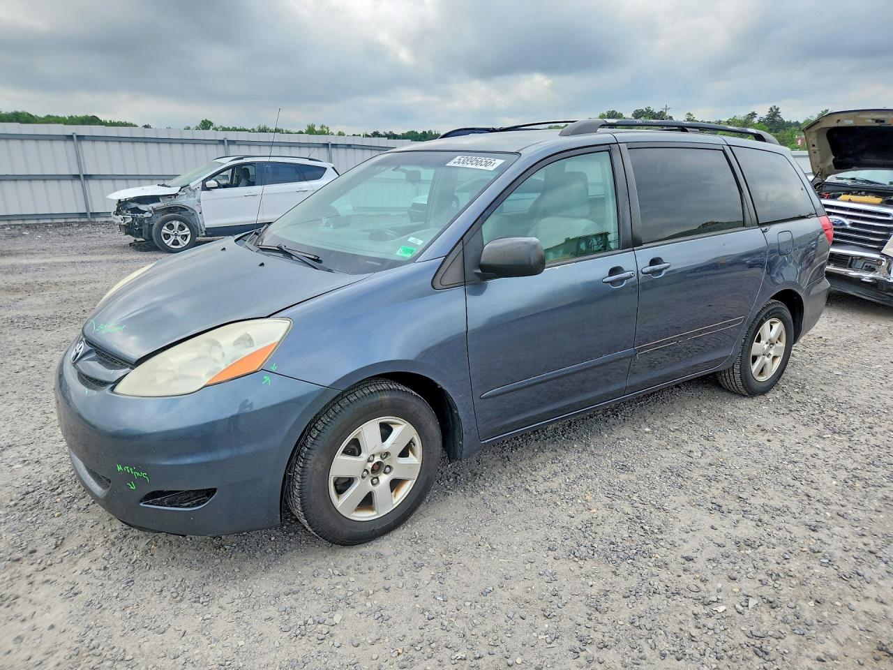 2009 TOYOTA SIENNA