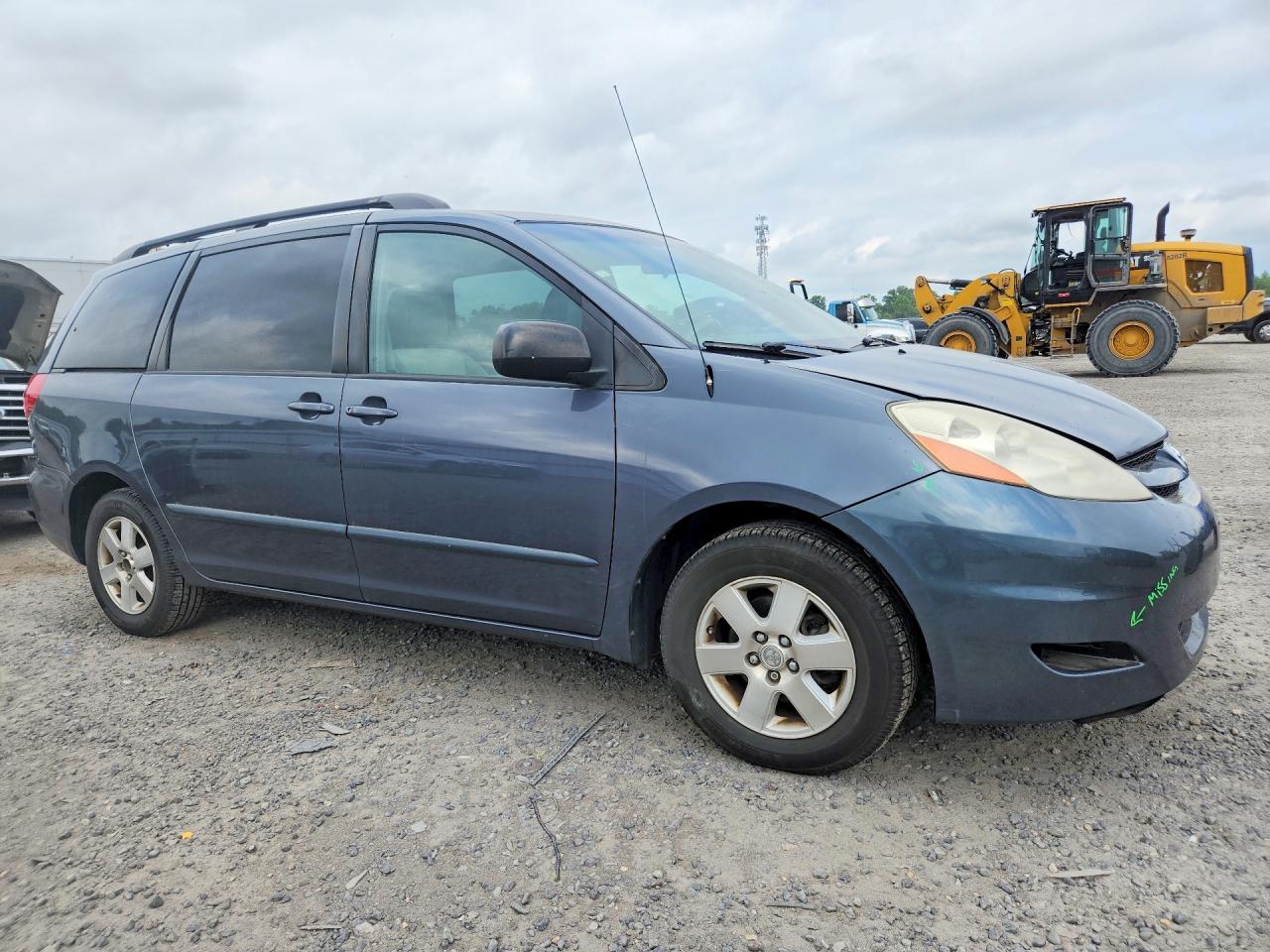 2009 TOYOTA SIENNA LE 8-PASSENGER photo 4