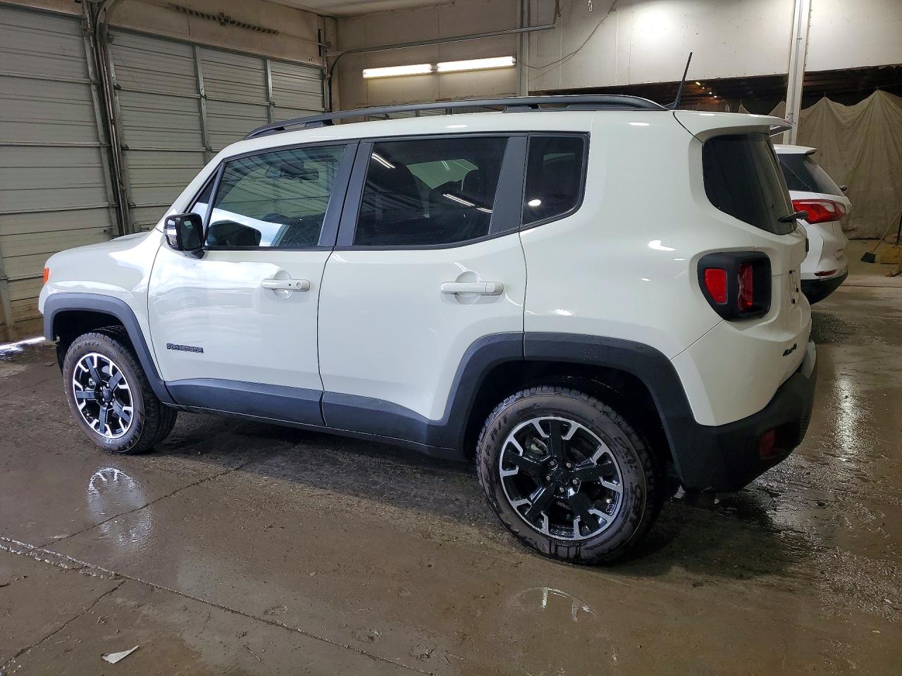 2023 JEEP RENEGADE LATITUDE photo 3