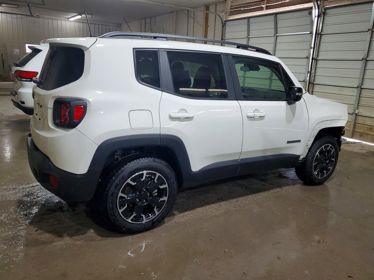 2023 JEEP RENEGADE LATITUDE photo 5
