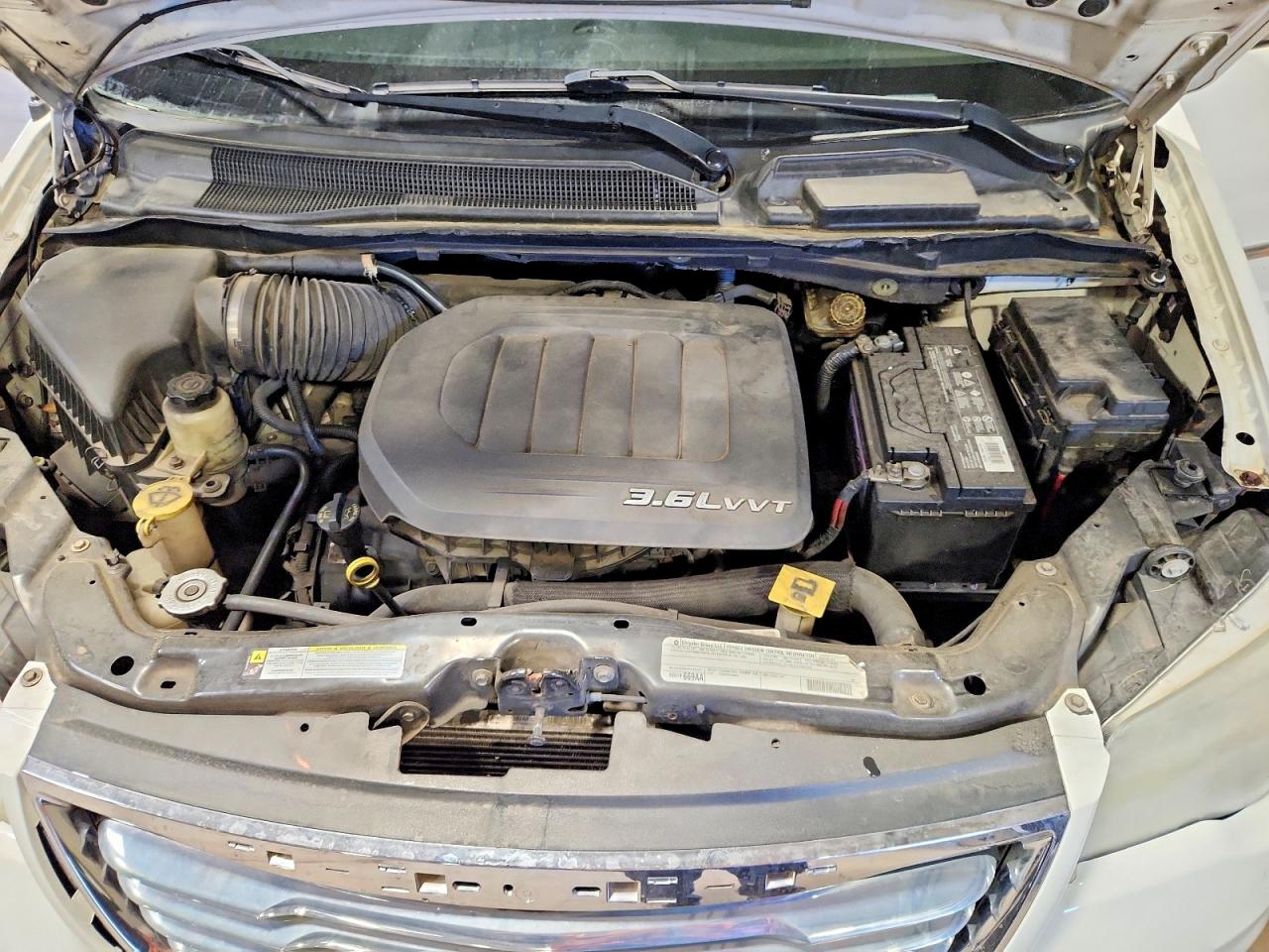 2012 CHRYSLER TOWN & COUNTRY TOURING L photo 12