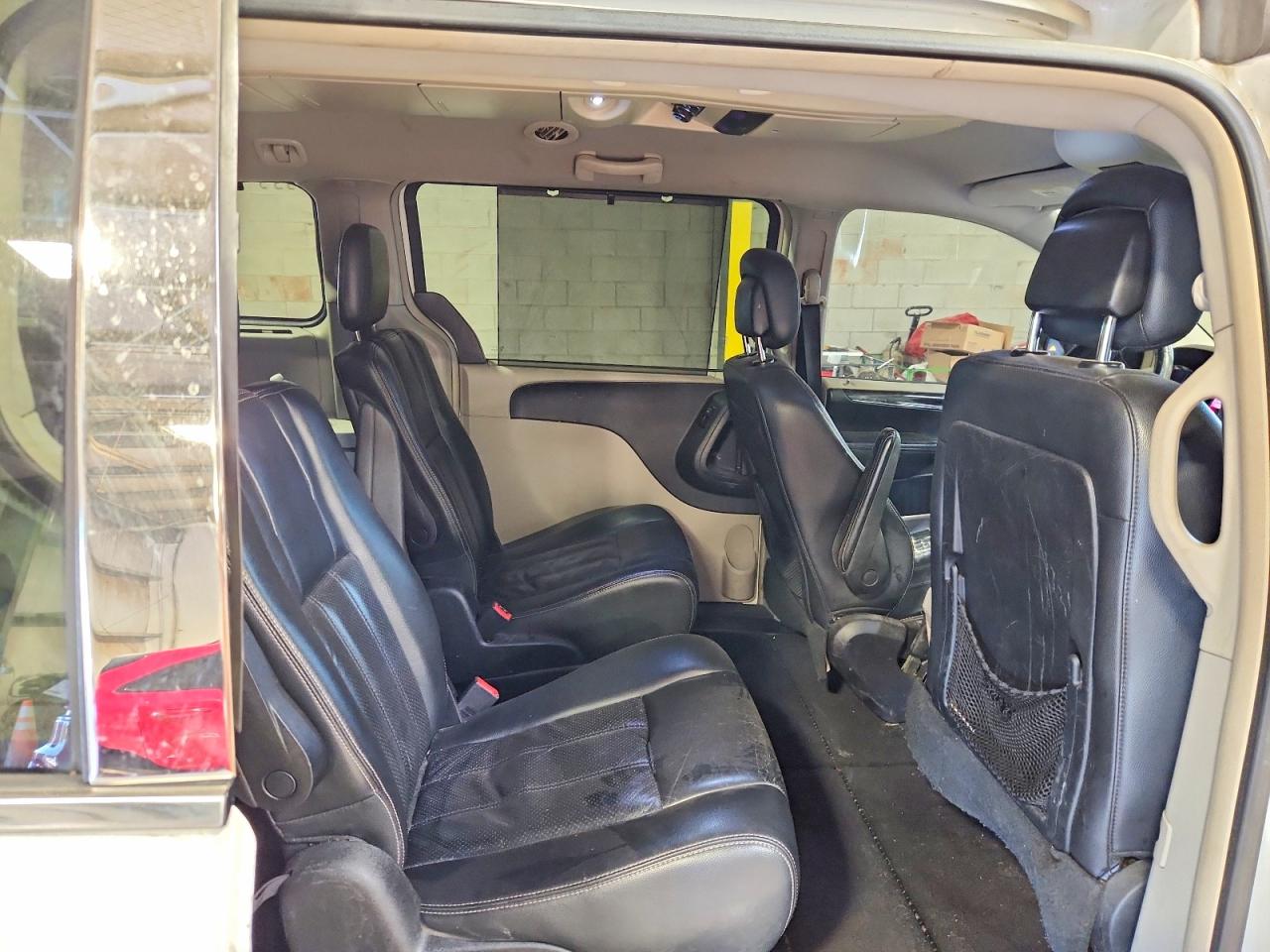 2012 CHRYSLER TOWN & COUNTRY TOURING L photo 11