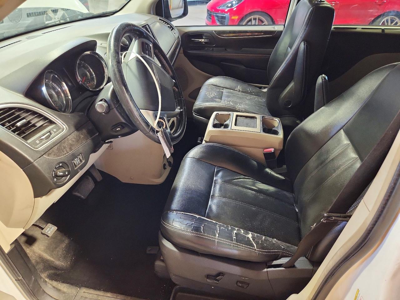 2012 CHRYSLER TOWN & COUNTRY TOURING L photo 7