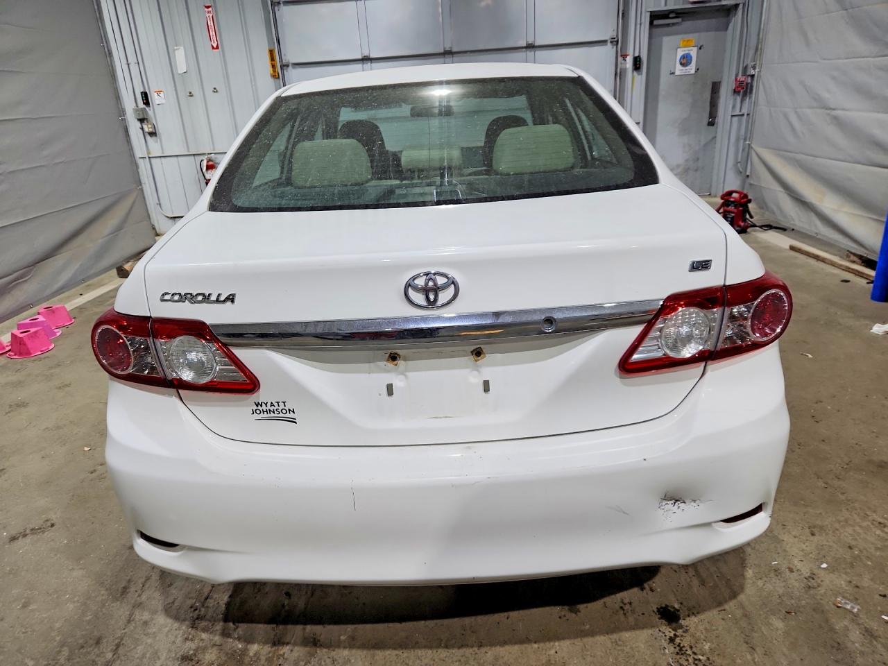 2013 TOYOTA COROLLA LE photo 16
