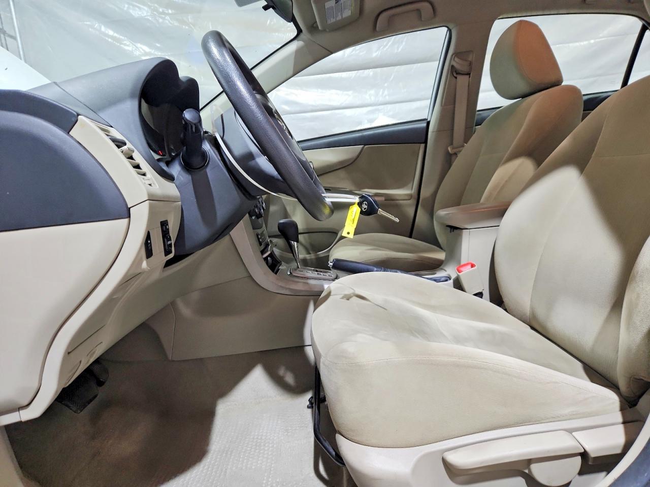 2013 TOYOTA COROLLA LE photo 19