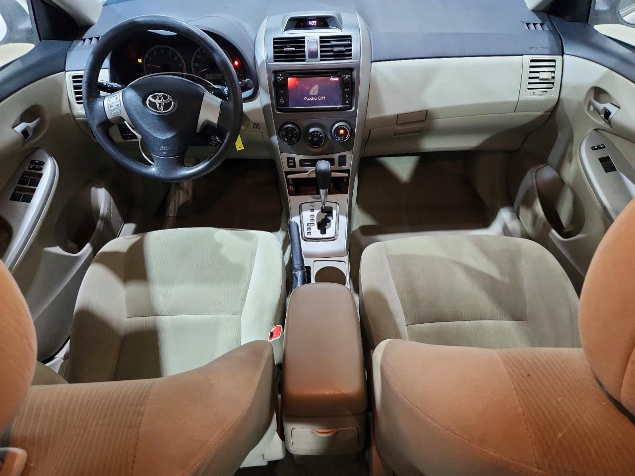 2013 TOYOTA COROLLA LE photo 22