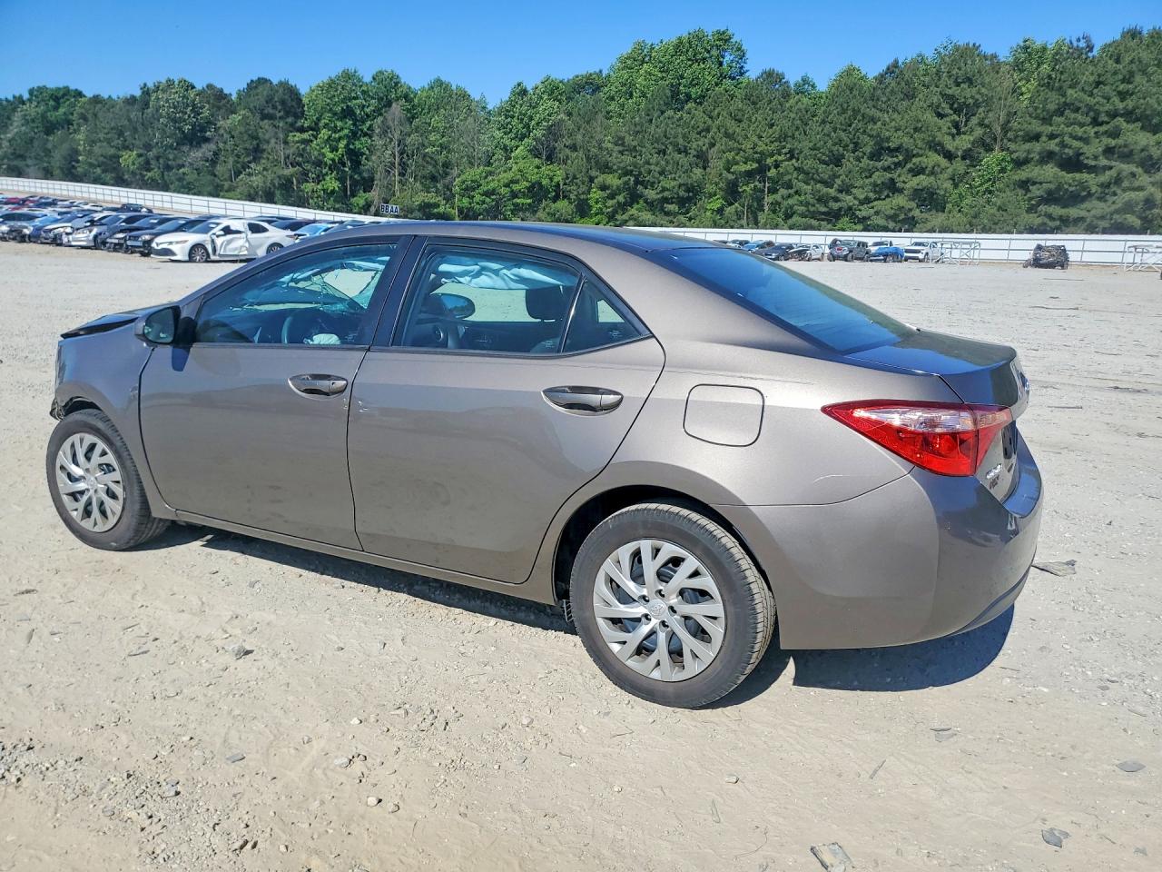 2018 TOYOTA COROLLA LE photo 3