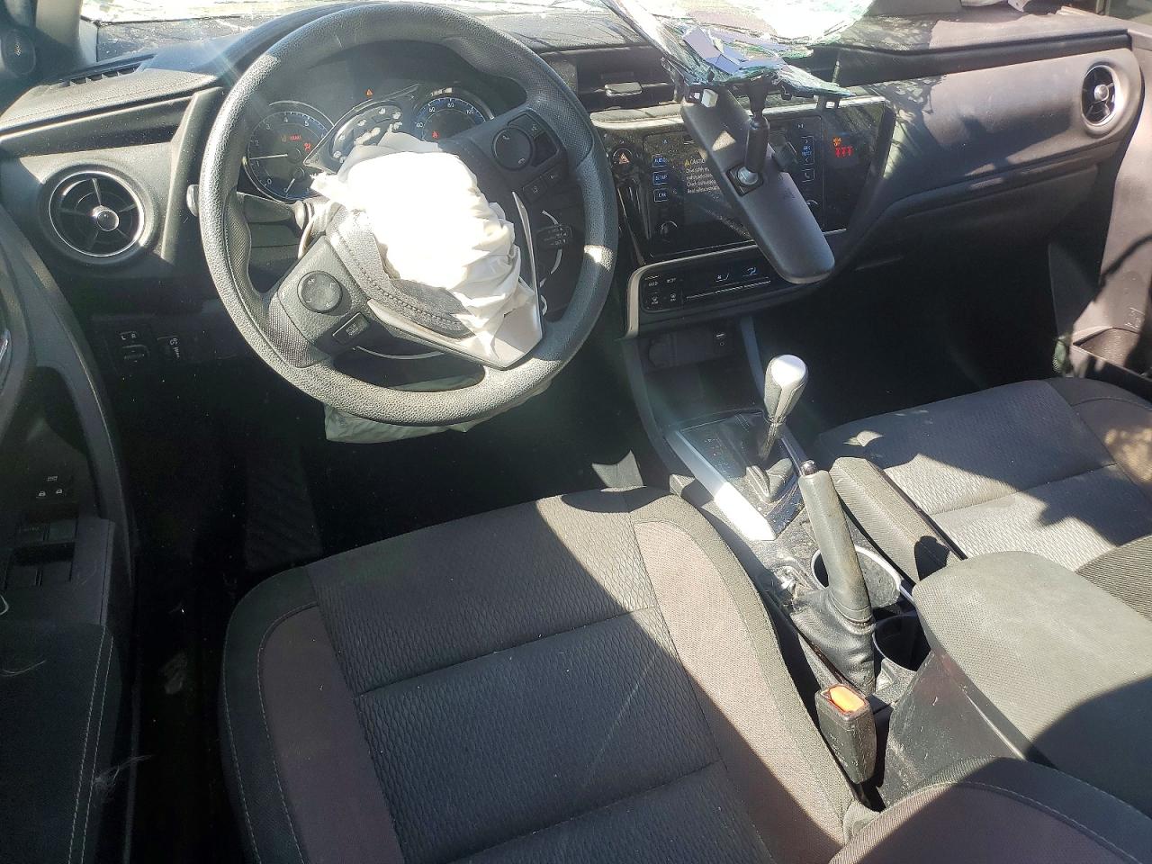 2018 TOYOTA COROLLA LE photo 15