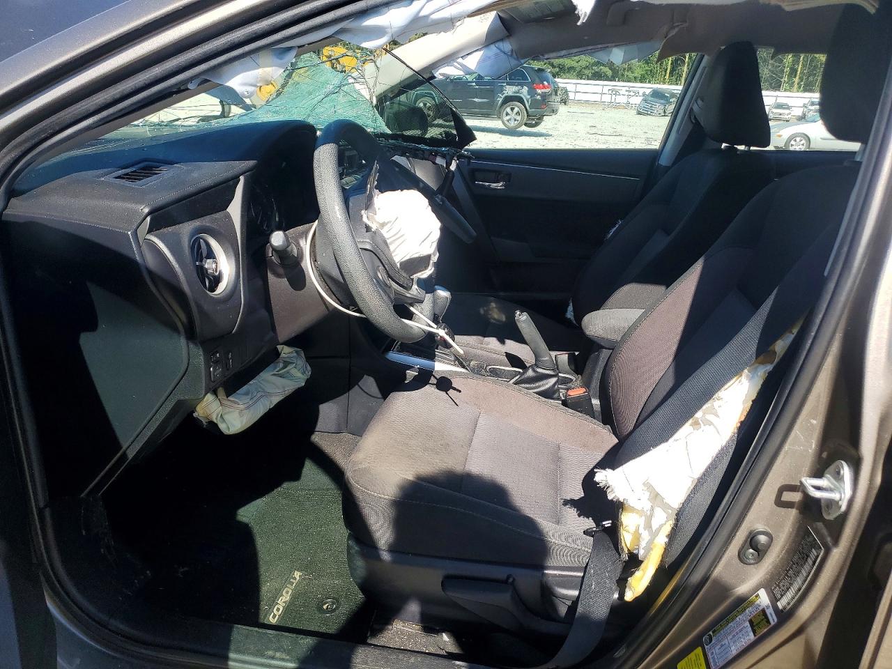 2018 TOYOTA COROLLA LE photo 13