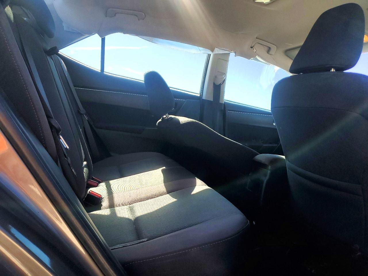 2018 TOYOTA COROLLA LE photo 19