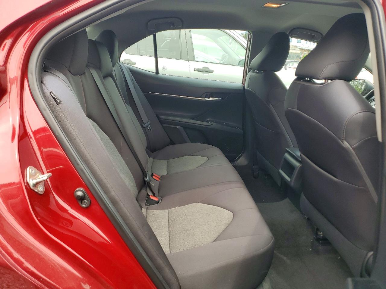2019 TOYOTA CAMRY LE photo 10