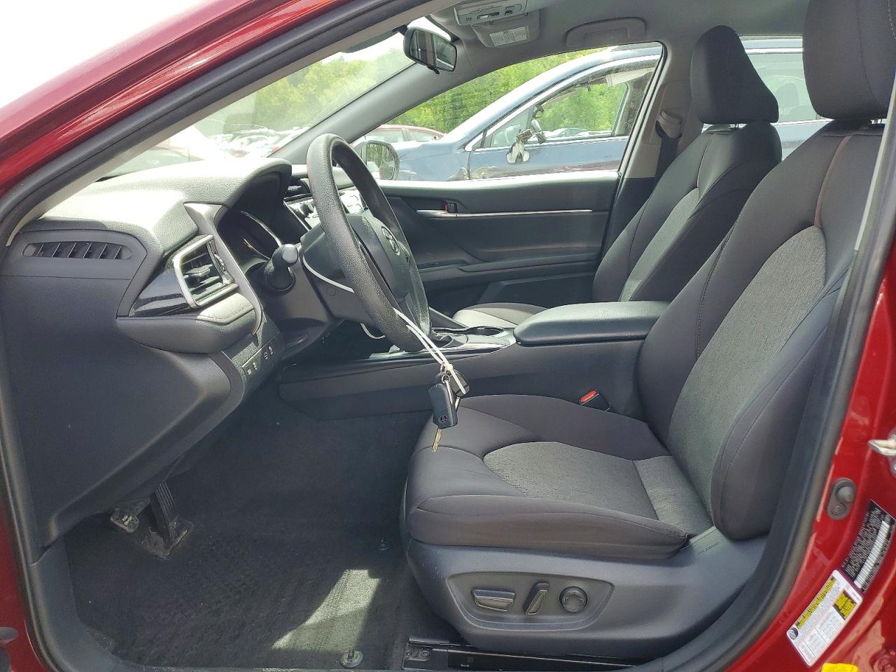 2019 TOYOTA CAMRY LE photo 7