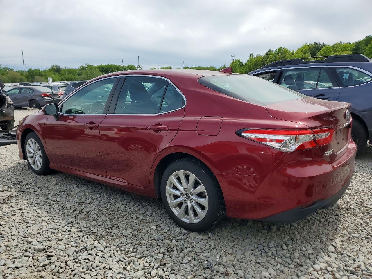 2019 TOYOTA CAMRY LE photo 2