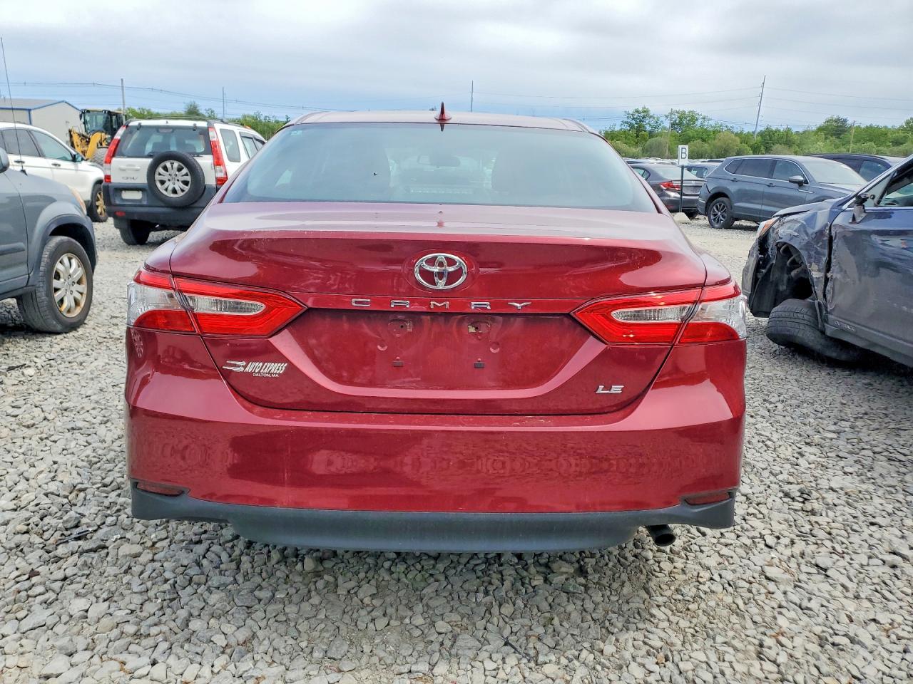 2019 TOYOTA CAMRY LE photo 6