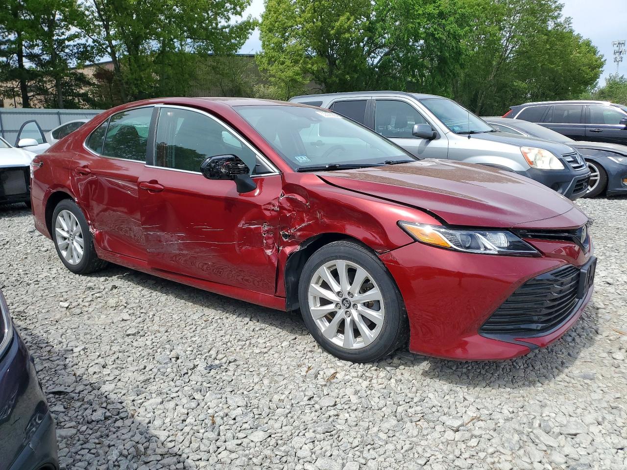 2019 TOYOTA CAMRY LE photo 4