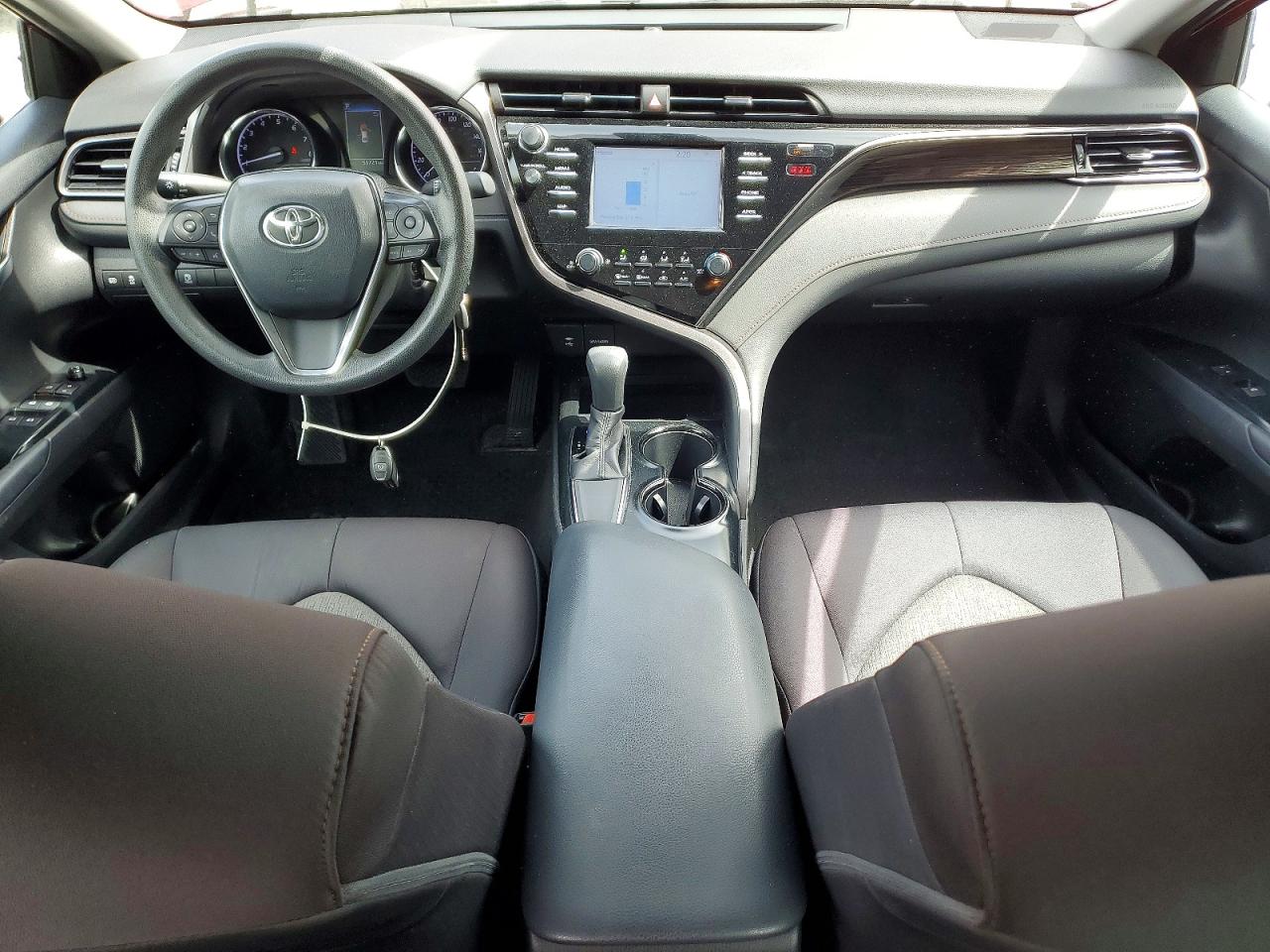 2019 TOYOTA CAMRY LE photo 8
