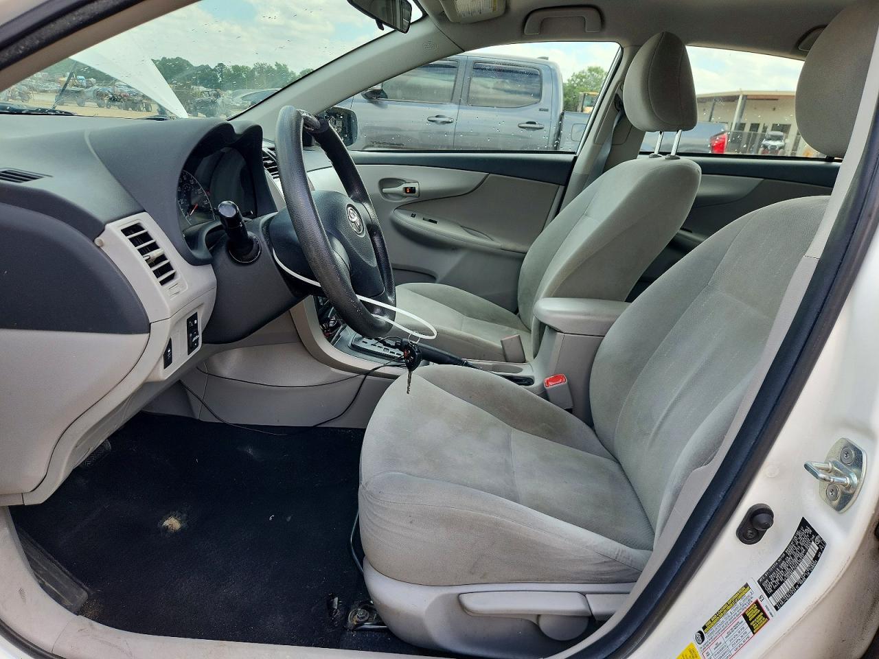 2012 TOYOTA COROLLA L photo 13