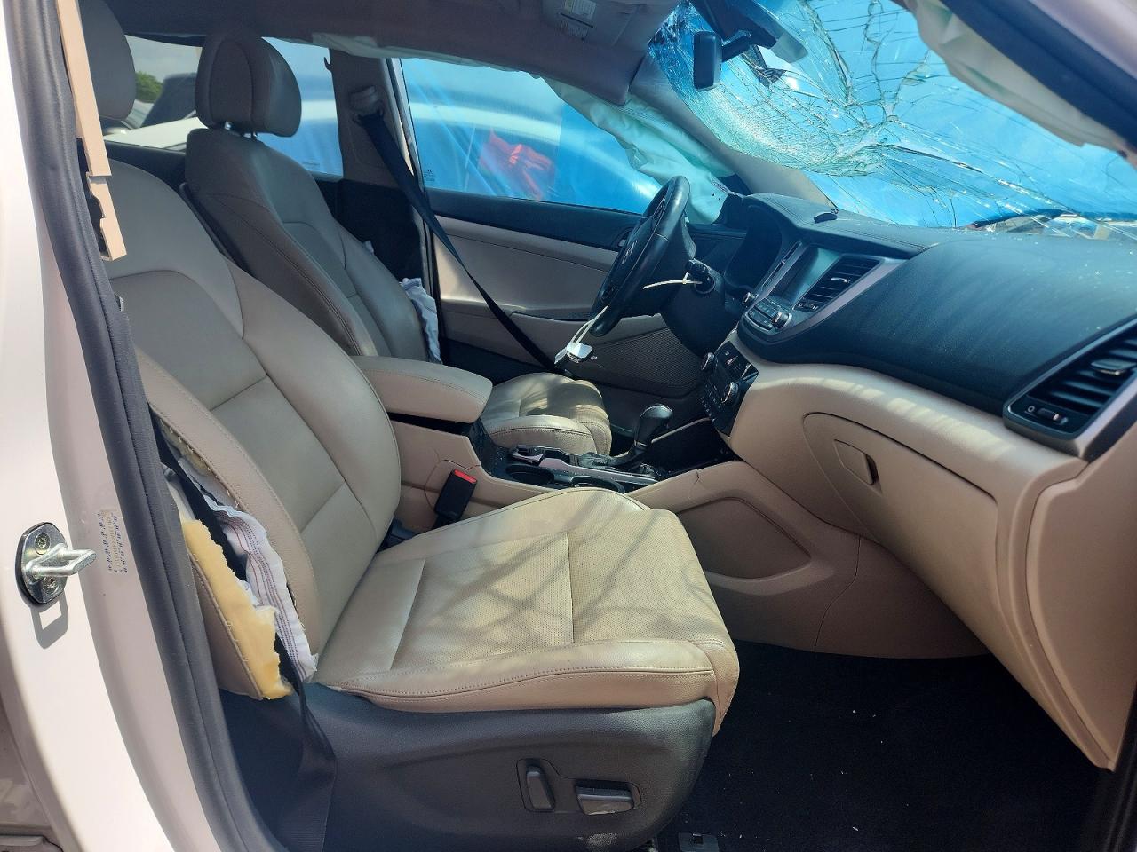 2017 HYUNDAI TUCSON SE PLUS photo 19