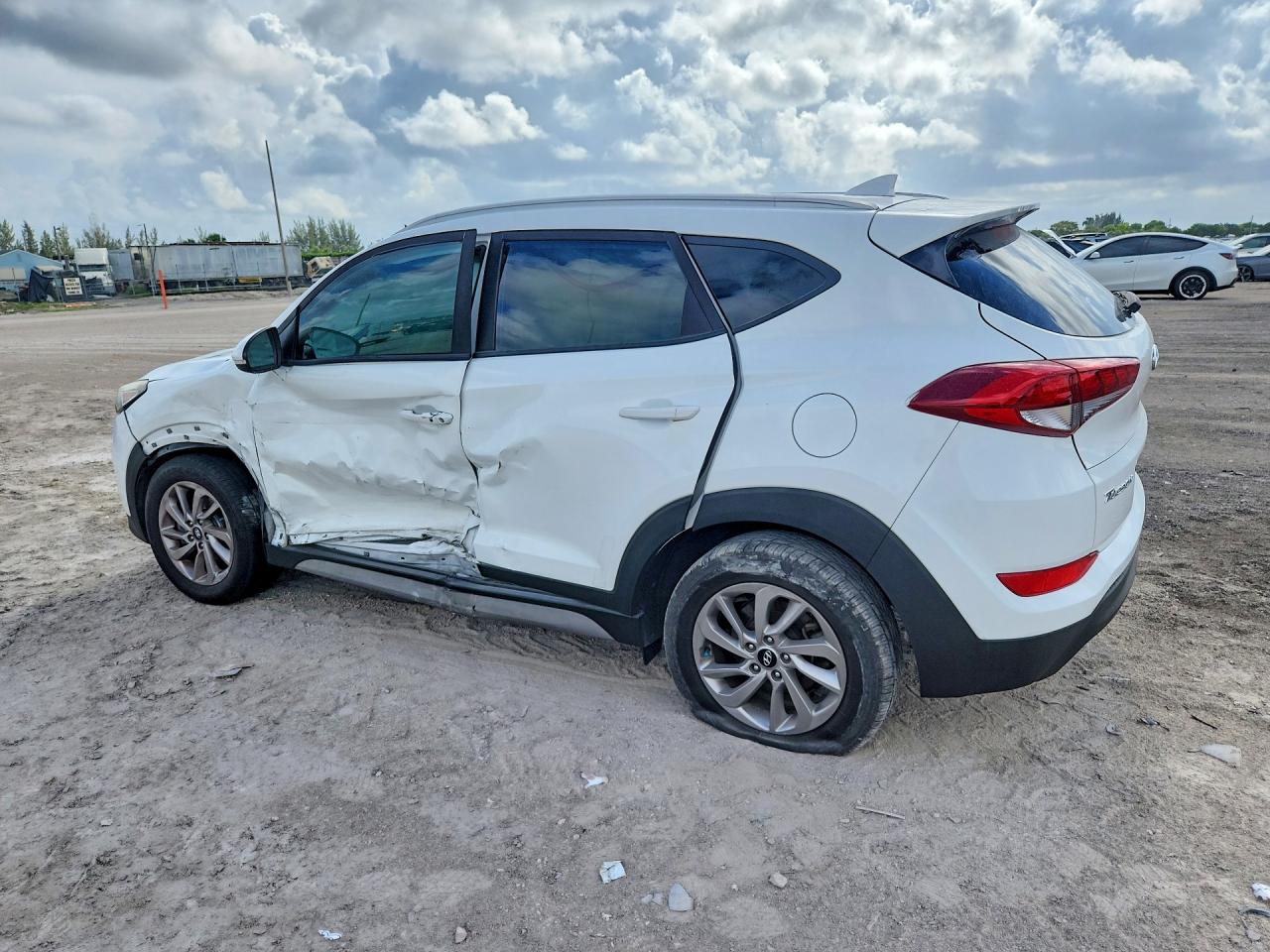 2017 HYUNDAI TUCSON SE PLUS photo 4