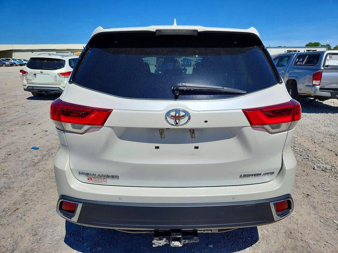 2018 TOYOTA HIGHLANDER LIMITED photo 6