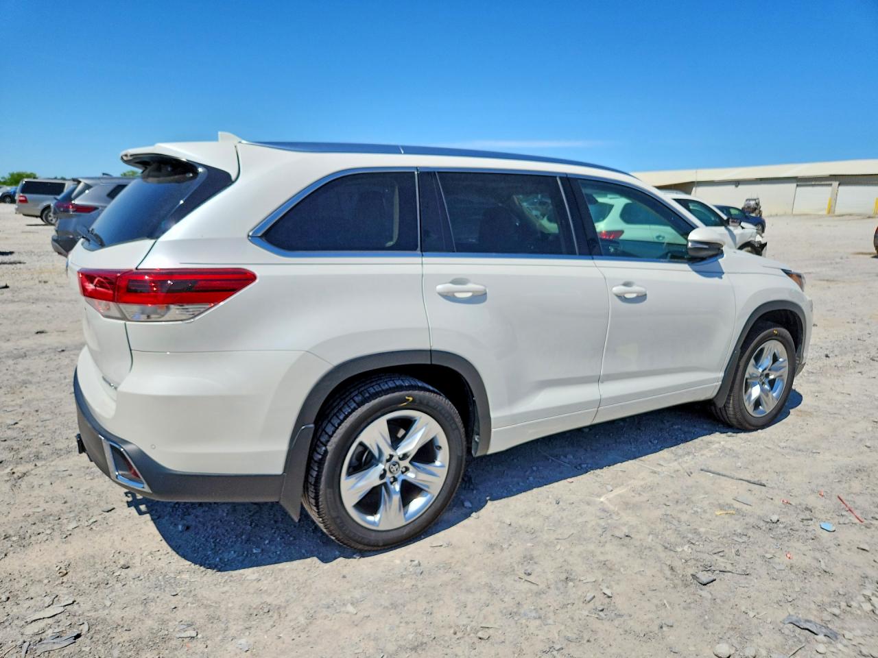 2018 TOYOTA HIGHLANDER LIMITED photo 3
