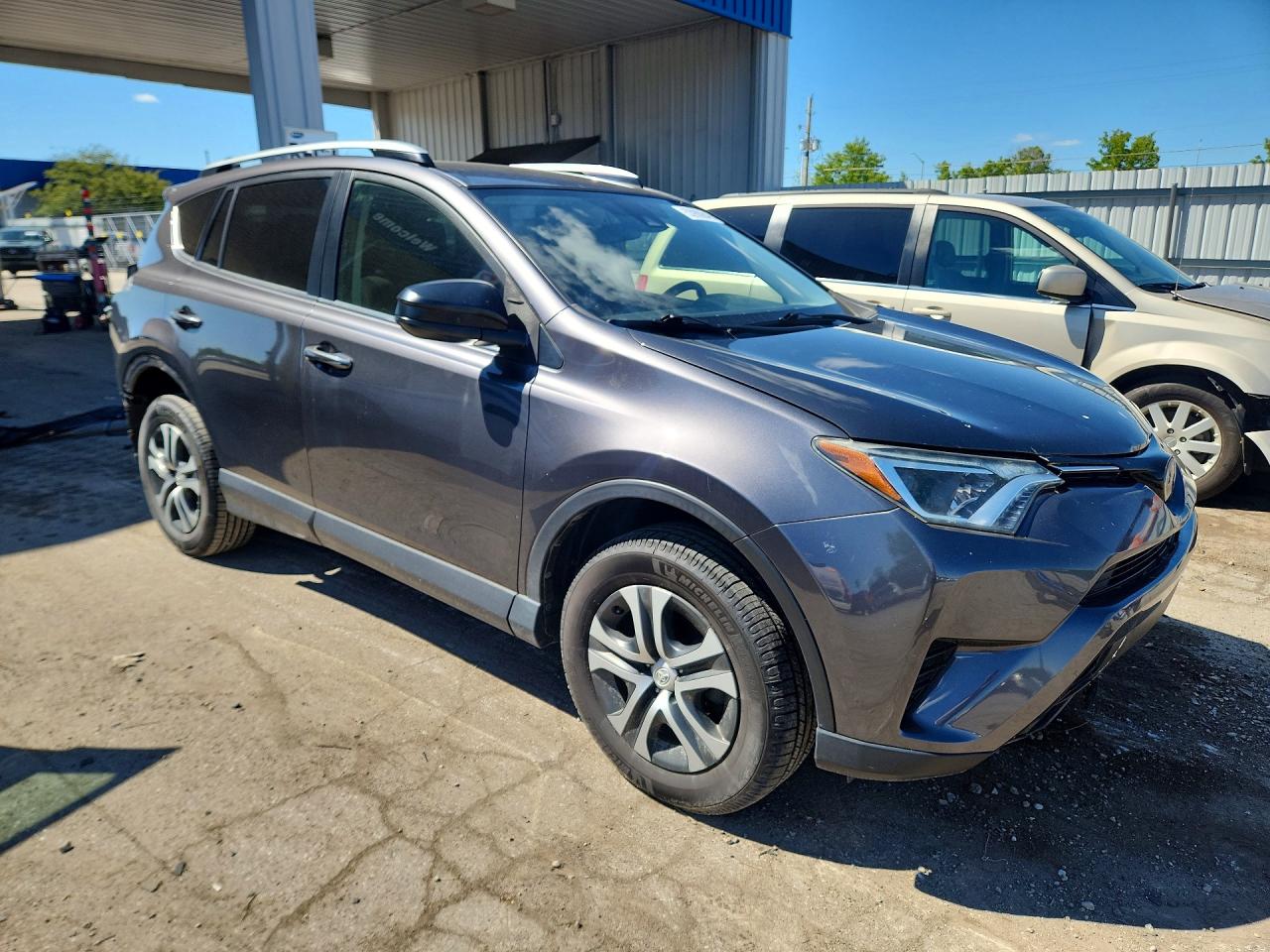 2018 TOYOTA RAV4 LE photo 7