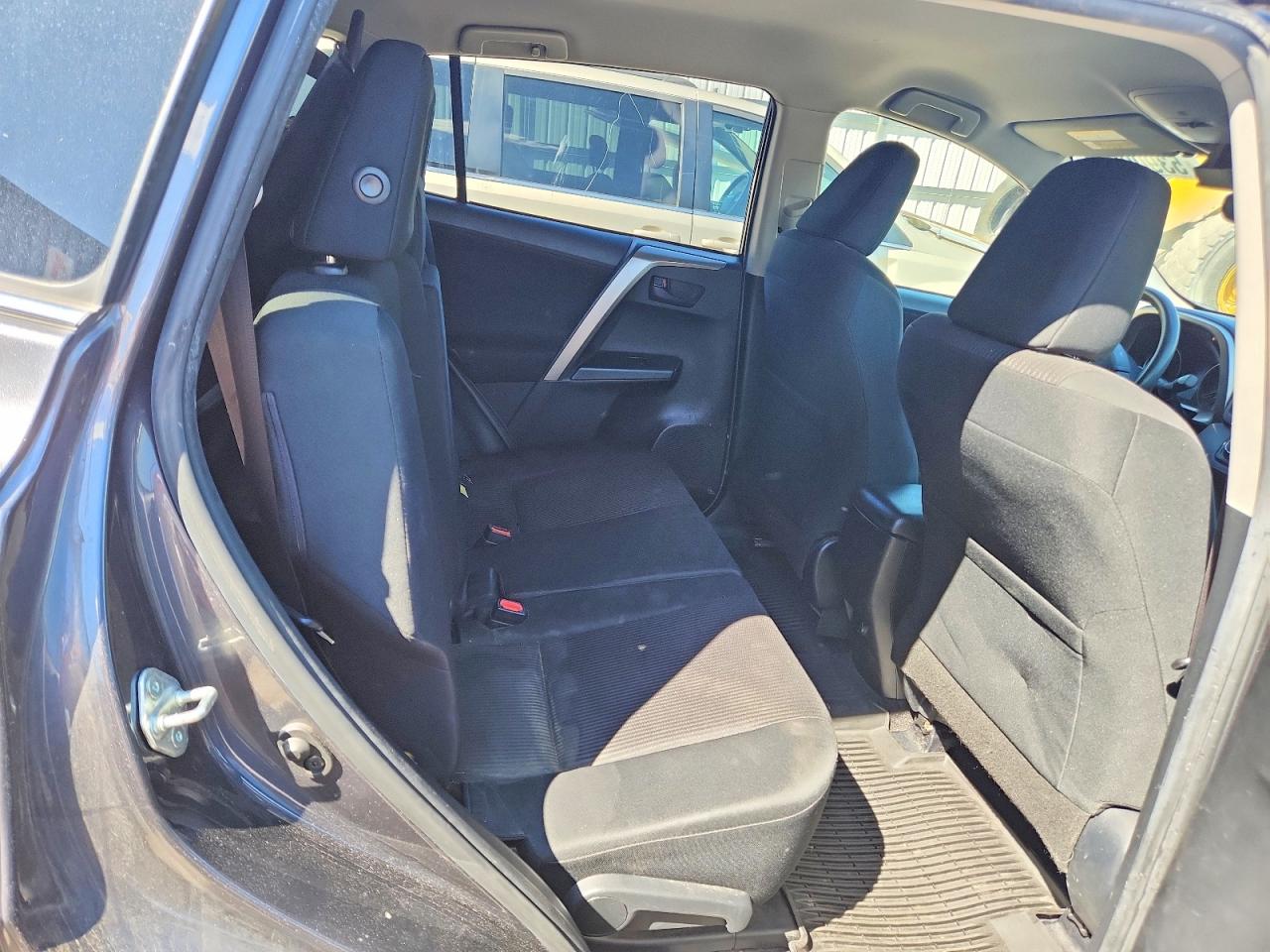 2018 TOYOTA RAV4 LE photo 21