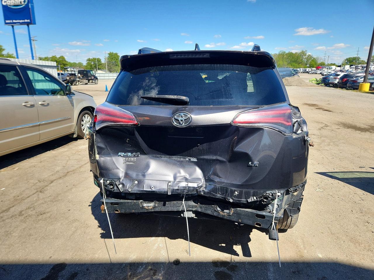 2018 TOYOTA RAV4 LE photo 11