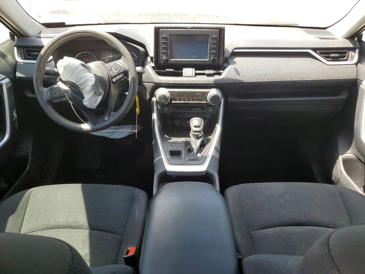 2019 TOYOTA RAV4 LE photo 22