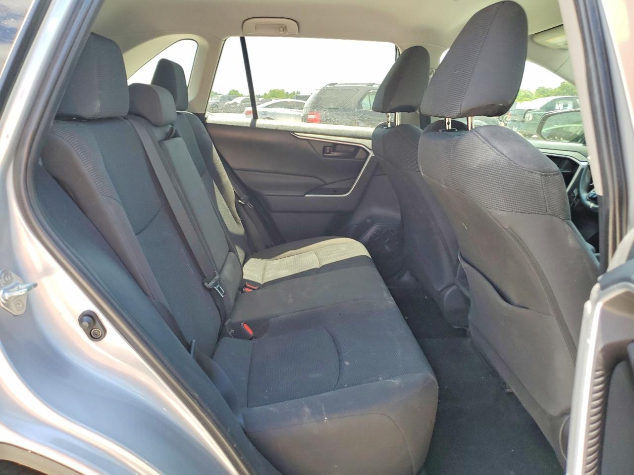 2019 TOYOTA RAV4 LE photo 31