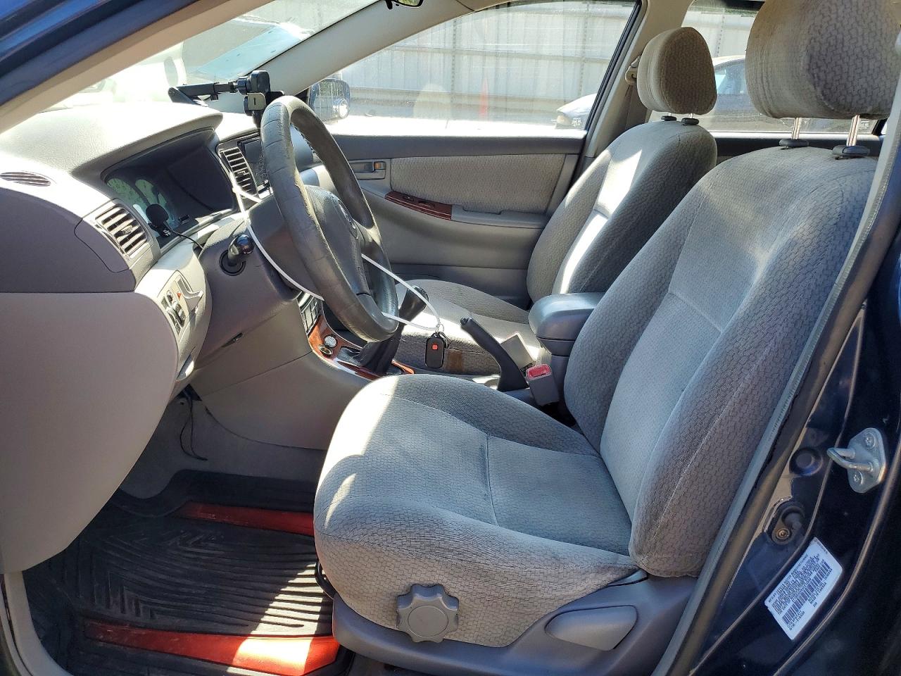 2004 TOYOTA COROLLA LE photo 13