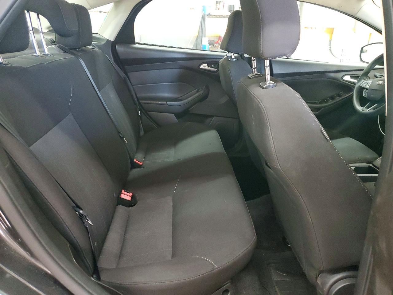 2017 FORD FOCUS SE photo 10