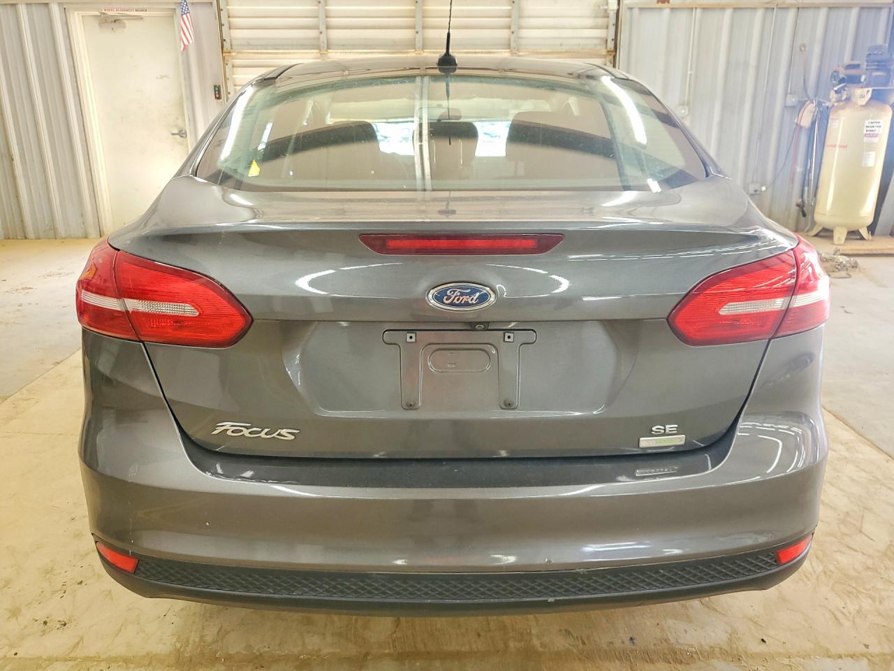 2017 FORD FOCUS SE photo 6