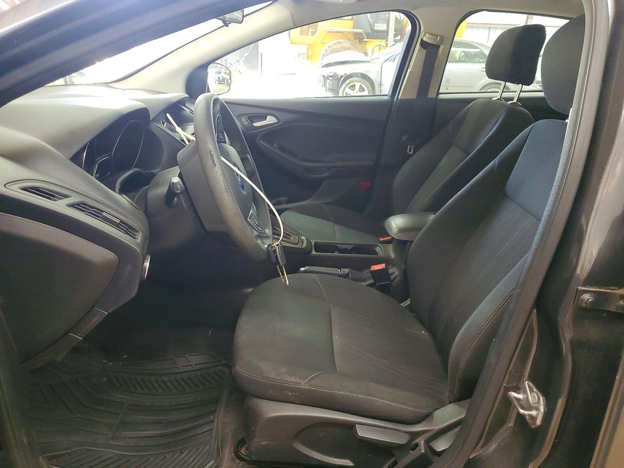 2017 FORD FOCUS SE photo 7