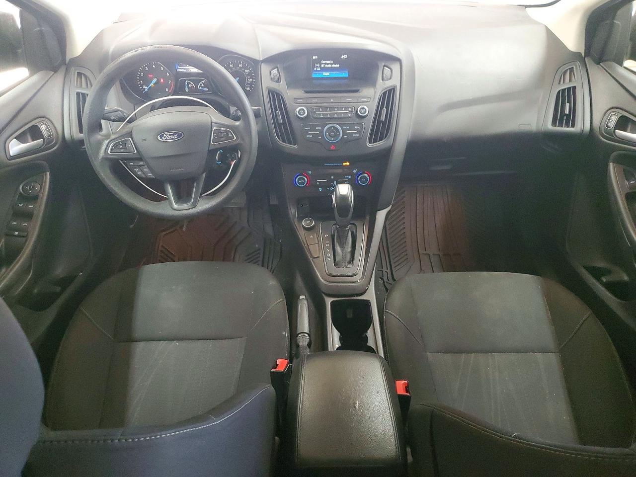 2017 FORD FOCUS SE photo 8