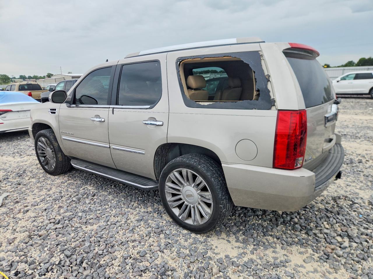 2009 CADILLAC ESCALADE photo 4