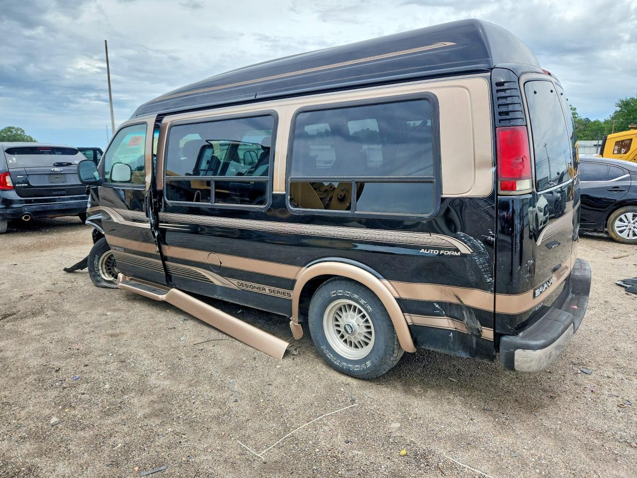 2000 GMC SAVANA RV G1500 photo 3