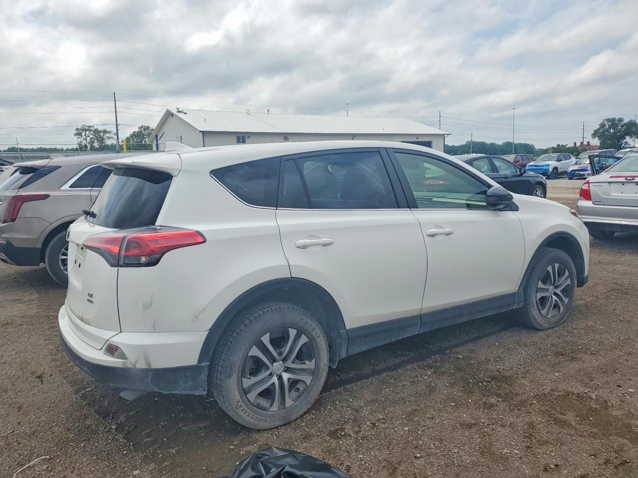 2018 TOYOTA RAV4 LE photo 5