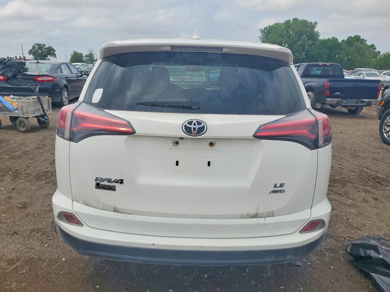 2018 TOYOTA RAV4 LE photo 11