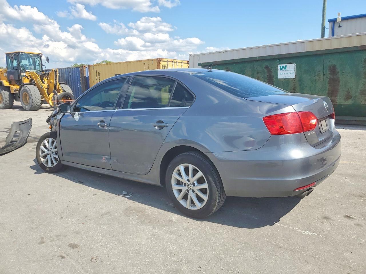 2013 VOLKSWAGEN JETTA SE photo 3