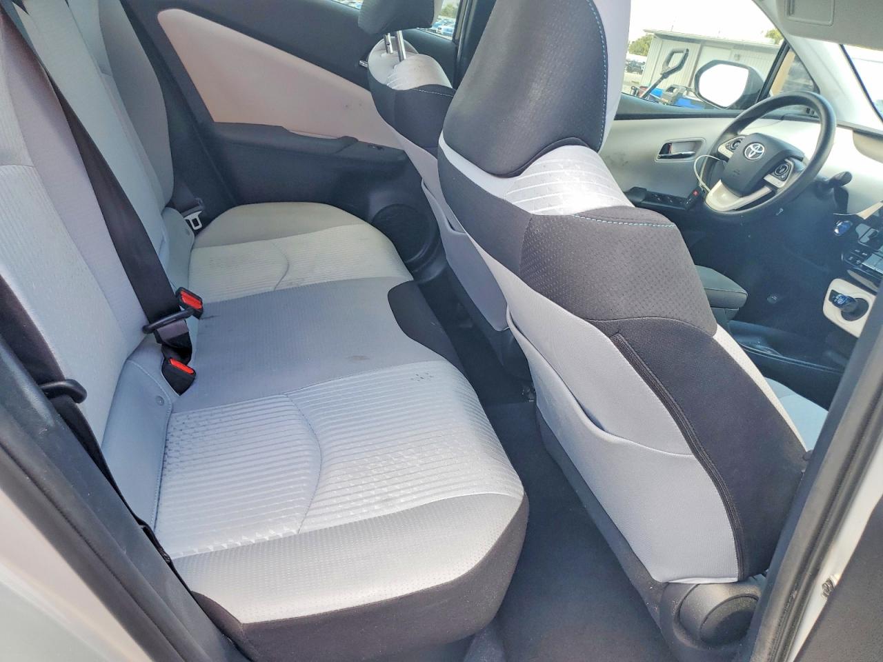 2018 TOYOTA PRIUS TWO photo 28