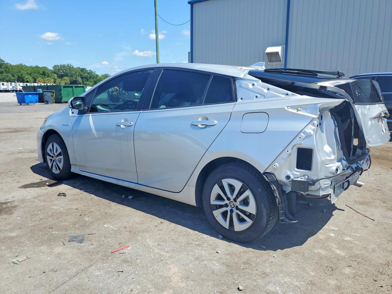 2018 TOYOTA PRIUS TWO photo 4