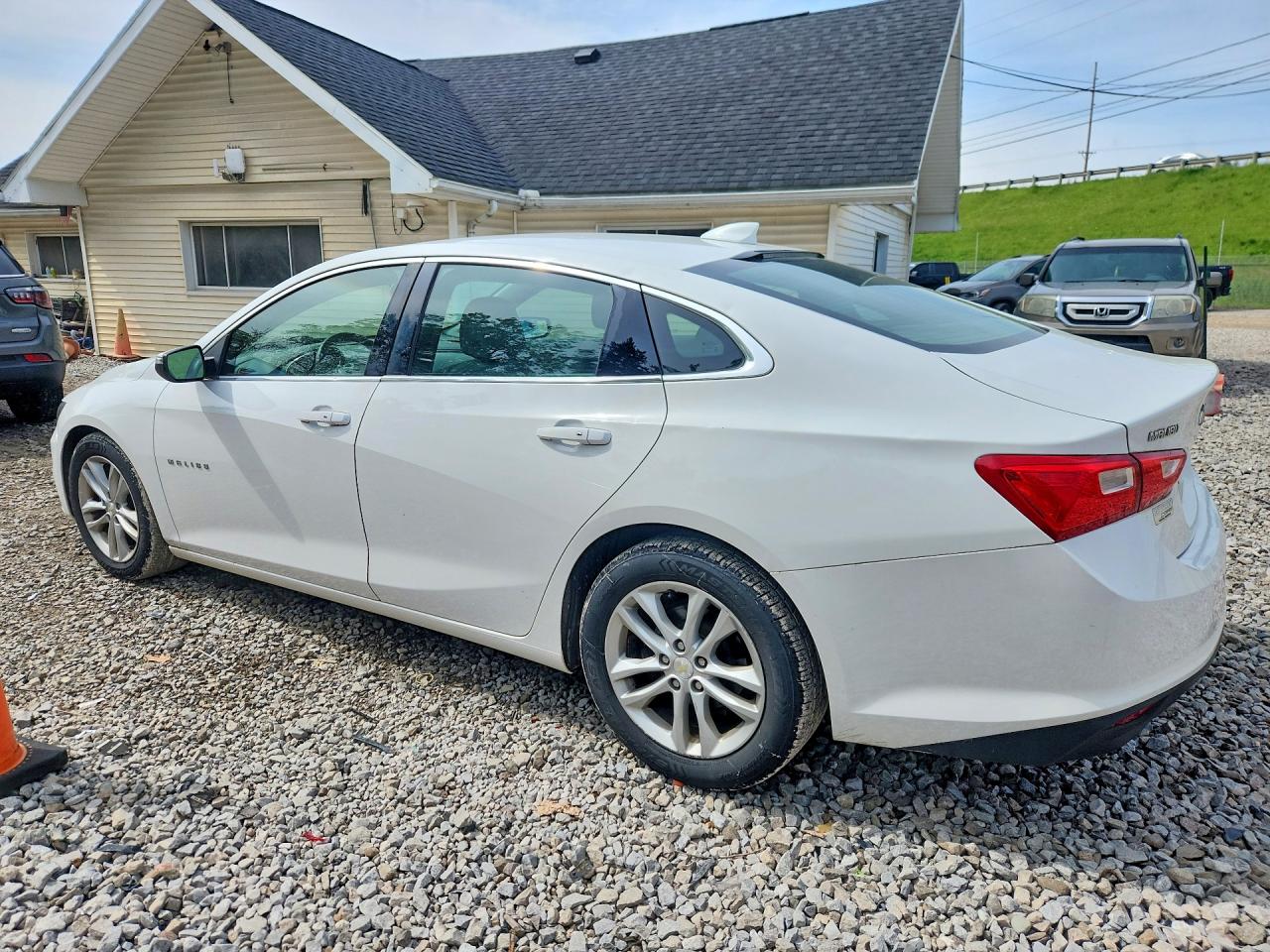 2016 CHEVROLET MALIBU LT photo 4