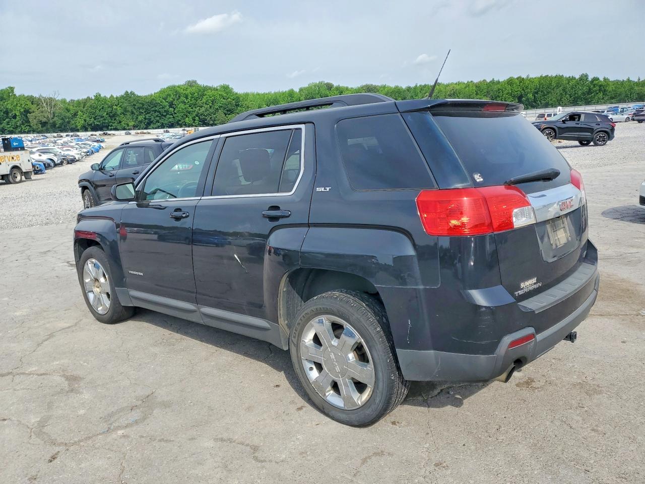 2011 GMC TERRAIN photo 2