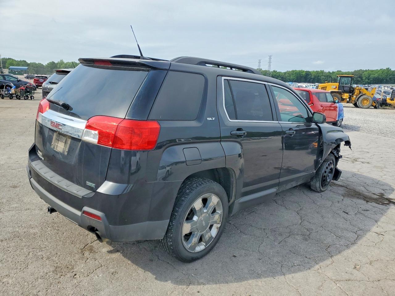 2011 GMC TERRAIN photo 3