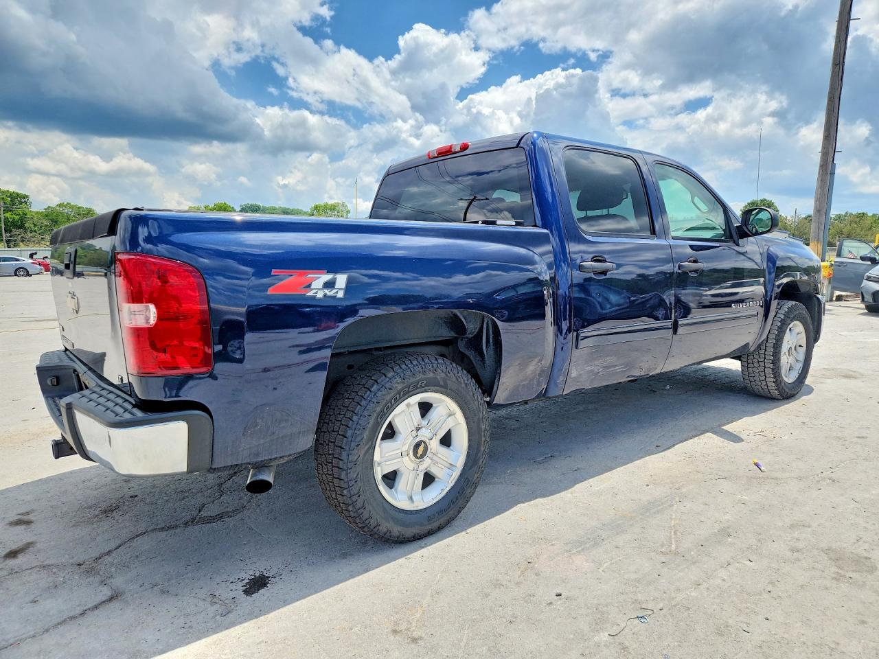 2009 CHEVROLET SILVERADO K1500 LT photo 3
