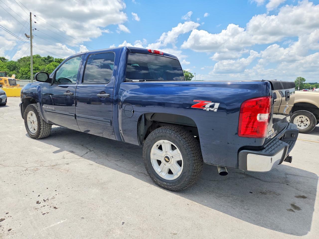 2009 CHEVROLET SILVERADO K1500 LT photo 2