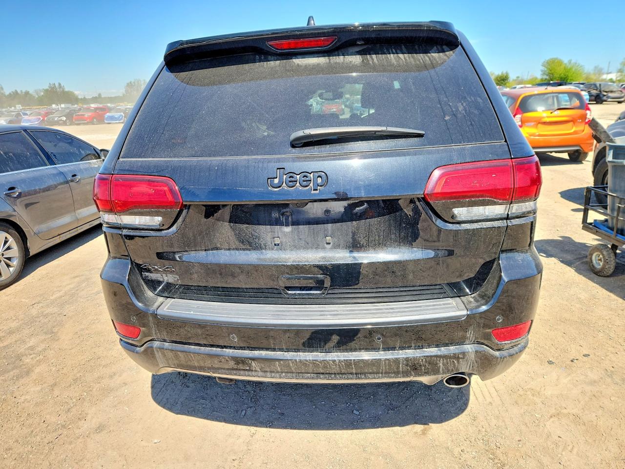 2019 JEEP GRAND CHEROKEE LAREDO photo 11
