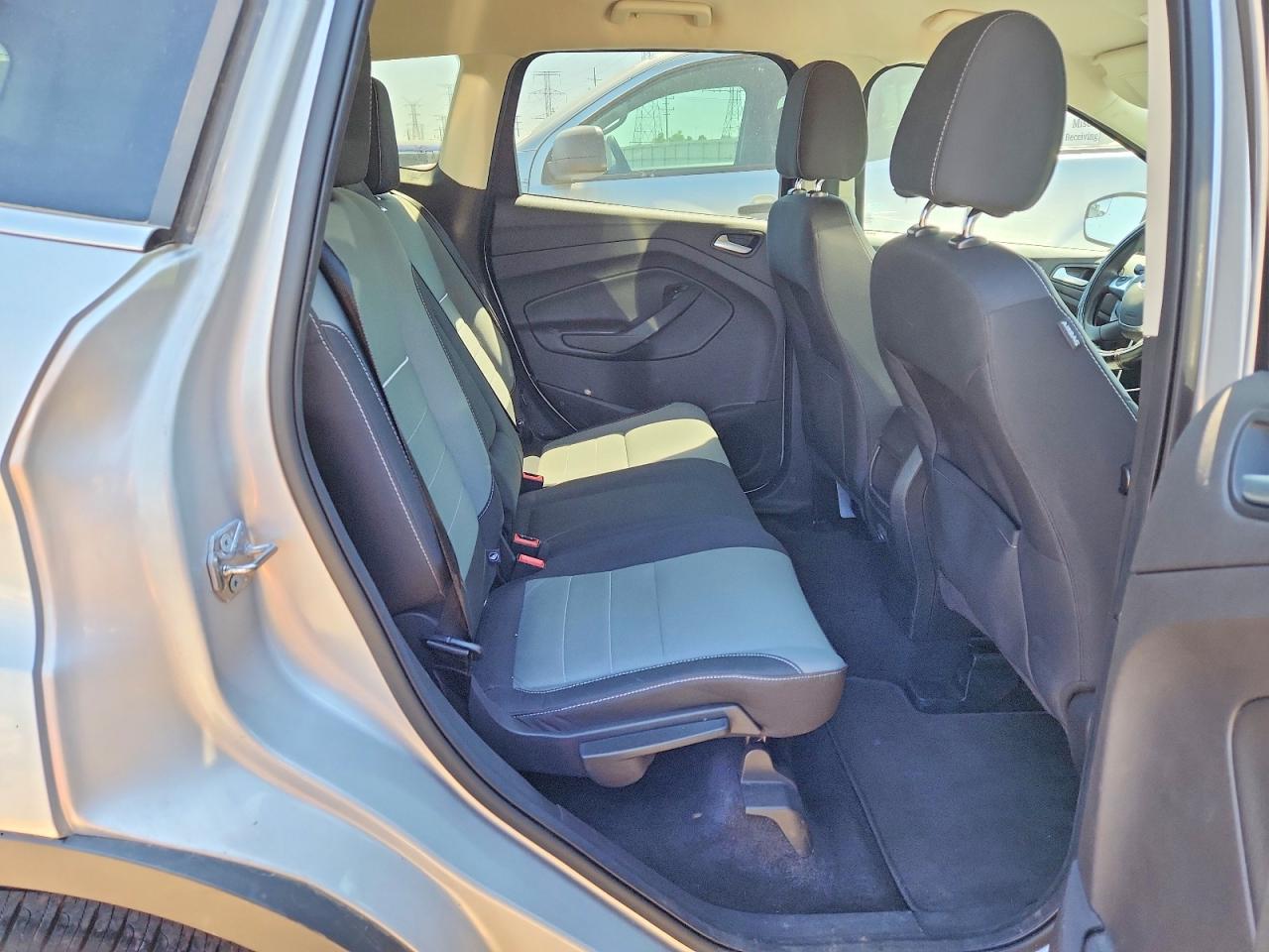 2015 FORD ESCAPE SE photo 19