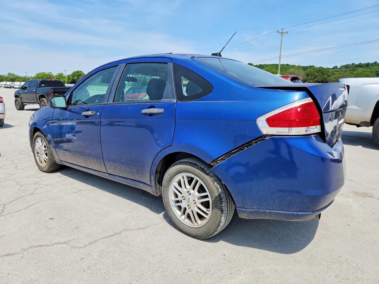 2009 FORD FOCUS SE photo 2